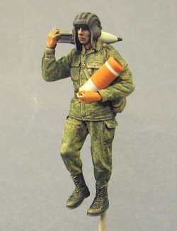 画像2: TANK[T-35185]1/35 現用ロシア 戦車兵「砲弾運搬」