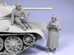 画像1: TANK[T-35045]1/35 WWII露 戦車将校 (冬)1941-42 (2体) (1)