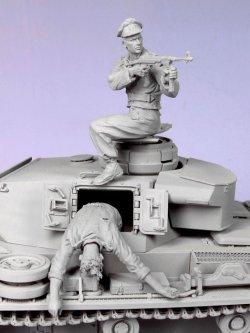 画像7: TANK[T-35090]1/35 WWII独 戦車兵「脱出」(夏)41-44 (3体)