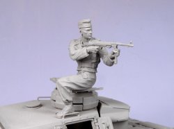 画像11: TANK[T-35090]1/35 WWII独 戦車兵「脱出」(夏)41-44 (3体)
