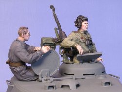 画像2: TANK[T-35099]1/35 WWII露 戦車兵IS-2 /w DShK機銃(夏)44-45 (2体)