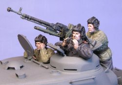 画像1: TANK[T-35100]1/35 WWII露 戦車兵IS-2 /w DShK機銃(戦闘中)(夏)44-45 (3体)