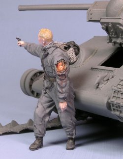 画像3: TANK[T-35101]1/35 WWII露 戦車兵「脱出」(冬)42-45 (2体)
