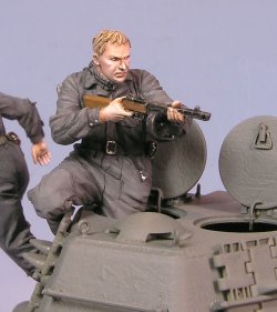 画像6: TANK[T-35102]1/35 WWII露 戦車兵「脱出」#2 (冬)42-45 (2体)