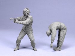 画像6: TANK[T-35114]1/35 WWII露 戦車兵「脱出」#2 1943-45 (2体)