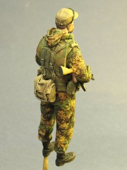 画像3: TANK[T-35169]1/35 現用露 ロシア義勇兵将校(ノヴォロシア2014夏)(1体)