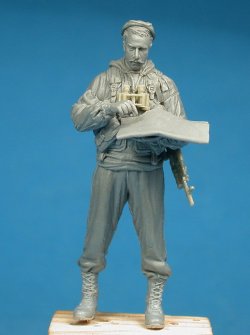 画像6: TANK[T-35171]1/35 現用露 ロシア義勇兵と将校(ノヴォロシア2014夏)(2体)