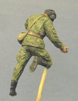 画像4: TANK[T-35183]1/35 現用ロシア 戦車兵「砲弾搭載」
