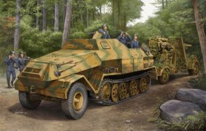 画像1: トランペッター[TR01584] 1/35ドイツ軍 Sdkfz8/DB10 12t装甲兵員輸送車 (1)