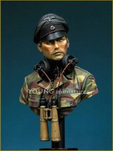 画像1: Young Miniatures[YM1805]1/10 WWIISS戦車兵士官 (1)