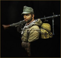 画像2: Young Miniatures[YM1860]1/10 WWIIドイツ武装親衛隊 MG43を担ぐ山岳猟兵