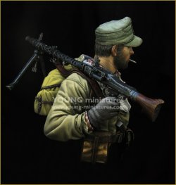 画像6: Young Miniatures[YM1860]1/10 WWIIドイツ武装親衛隊 MG43を担ぐ山岳猟兵