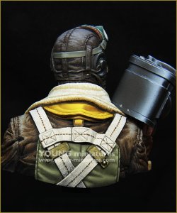 画像5: Young Miniatures[YM1872]1/10 WWIIアメリカ陸軍航空隊 K20カメラを構えるB-17爆撃機搭乗員