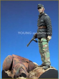 画像4: Young Miniatures[YM9001-B]90mm 破壊されたT-34砲塔に立つSS戦車兵士官