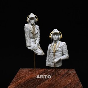 画像1: ARTOプロダクション[ARP35031]1/35  第101SS重戦車大隊タイガーI 無線手 & 操縦手(半身像) (1)