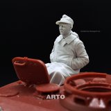 ARTOプロダクション[ARP35024]1/35 WW.II ドイツ ハッチに座る装填手 (M44グレートコート着用)