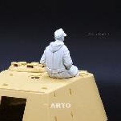 画像4: ARTOプロダクション[ARP35024]1/35 WW.II ドイツ ハッチに座る装填手 (M44グレートコート着用)