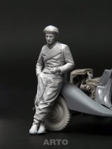 ARTOプロダクション[ARP35018]1/35 もたれかかる下士官 1935年〜1940年