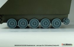 画像9: DEF.MODEL[DW35165]1/35 現用 アメリカ M113/韓国 K200装甲兵員輸送車用後期型転輪セット 後期型誘導輪付(タミヤ/アカデミー用)