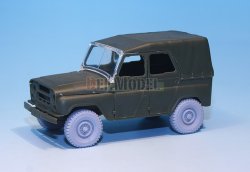 画像3: DEF.MODEL[DW35048]ソビエト UAZ-469 自重変形タイヤ（トランぺッター用）