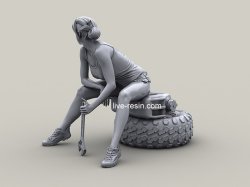 画像5: Live Resin[LRM35037]1/35 Girl rider playing with monkey wrench (recommended to use with LRE-35318 Polaris MV 850 ATV quad bike Live Resin set)