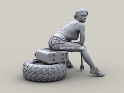 画像7: Live Resin[LRM35037]1/35 Girl rider playing with monkey wrench (recommended to use with LRE-35318 Polaris MV 850 ATV quad bike Live Resin set)