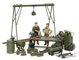タミヤ[TAM25106] 1/35 アメリカ軍メンテナンスヤードセット （人形2体付き）