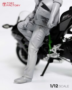 画像7: トリファクトリー[BS-04] 1/12 現用  米海軍 愛車に寄りかかる トップガンパイロット