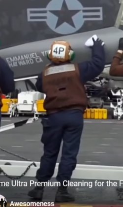 画像17: トリファクトリー[MF-37A]1/32 現用 アメリカ海軍空母甲板作業員 機体クリーニング