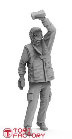 画像8: トリファクトリー[MF-37A]1/32 現用 アメリカ海軍空母甲板作業員 機体クリーニング