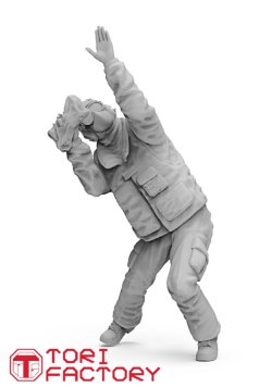 画像4: トリファクトリー[MF-37C]1/72 現用 アメリカ海軍空母甲板作業員 機体クリーニング