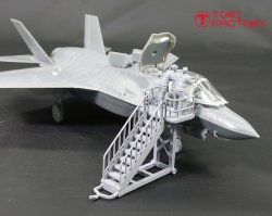 画像18: トリファクトリー[MF-39A]1/32 現用 アメリカ空軍F-35クリーニングクルーセット2&階段セット