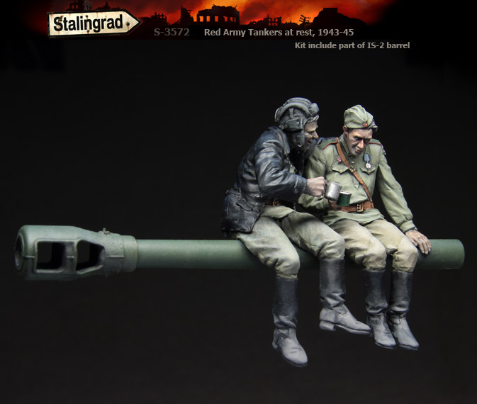 スターリングラード[ST3572]1/35ロシア赤軍戦車兵戦友とドイツワインを味合う1945                                    [2022年11月価格変更]