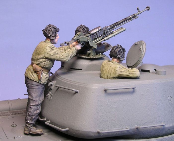 TANK[T-35100]1/35 WWII露 戦車兵IS-2 /w DShK機銃(戦闘中)(夏