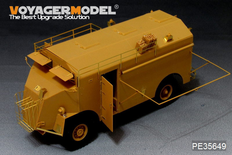 VoyagerModel [PE35649] 1/35 WWII英 AEC 4x4 装甲指揮車