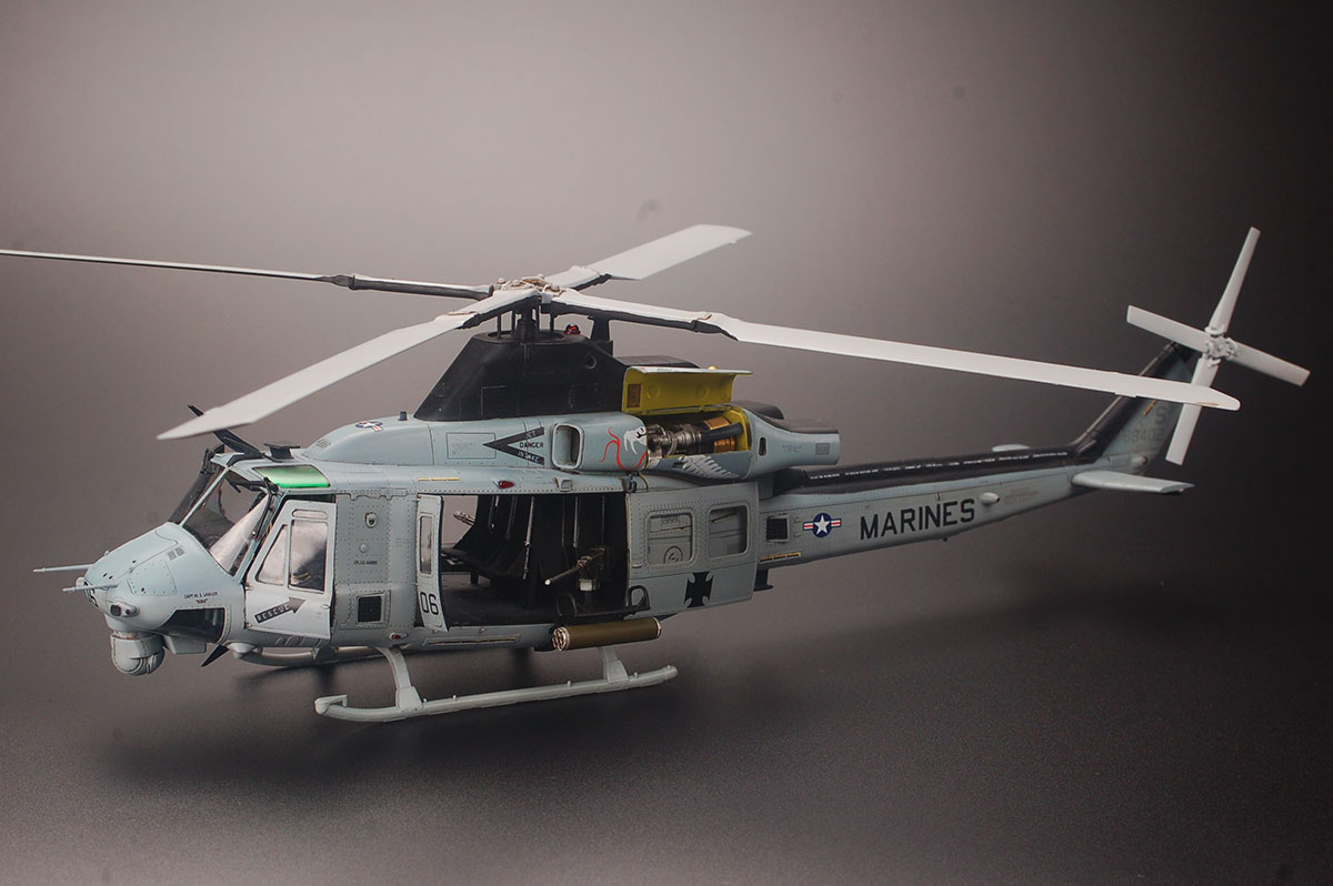 Вертолет uh-1y. Kitty Hawk uh-1y Venom. Uh 1y Venom модель 1/48. Uh-1y Venom 1/72.