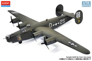 画像3: アカデミー[AM12584]1/72 B-24H リベレーター "ゾディアック" (3)