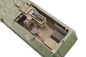 画像2: AFV  Club[FV35251] 1/35 Sd.Kfz.251/9 Ausf.C 前期型 (2)