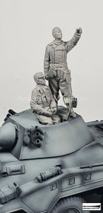 画像3: アルデンヌミニチュア[AR35098]1/35 WWII ドイツ 空を見上げる冬季装備の戦車兵セット(2体入) (3)