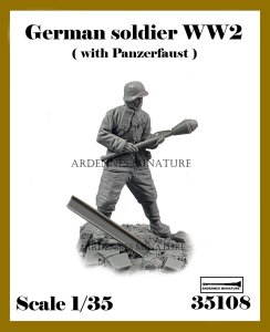 画像1: アルデンヌミニチュア[AR35108]1/35 WWII ドイツ パンツァーファウストを構える冬季装備の兵士 (1)