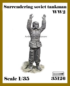 画像1: アルデンヌミニチュア[AR35126]1/35 WWII 露/ソ 両手を上げて投降する戦車兵 (1)