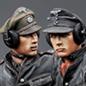 画像1: Alpine Miniatures[AM35174]1/35 武装親衛隊装甲部隊指揮官(革ジャケット着用)2体セット (1)