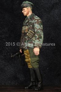 画像3: Alpine Miniatures[AM35193]1/35 WWII独 擲弾兵将校(スプリンター迷彩ジャケット) (3)