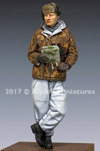 画像2: Alpine Miniatures[AM35238]1/35 WWII独 SS戦車長(防寒服) (2)