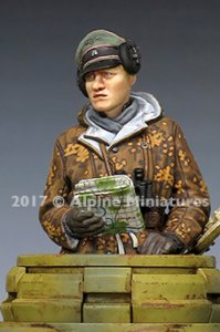 画像9: Alpine Miniatures[AM35238]1/35 WWII独 SS戦車長(防寒服) (9)