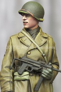 画像4: Alpine Miniatures[AM35241]1/35 WWII米 歩兵部隊下士官(外套姿) (4)