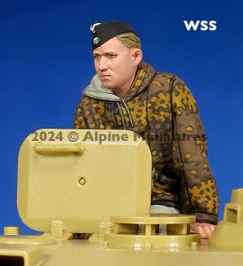 画像2: Alpine Miniatures[AM35316]1/35 WWII ドイツ ハッチに腰掛ける戦車兵 (2)