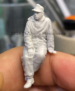 画像11: Alpine Miniatures[AM35316]1/35 WWII ドイツ ハッチに腰掛ける戦車兵 (11)