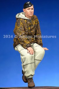 画像3: Alpine Miniatures[AM35316]1/35 WWII ドイツ ハッチに腰掛ける戦車兵 (3)