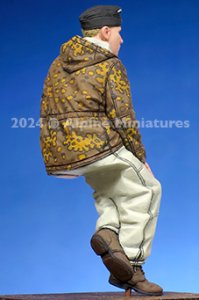 画像5: Alpine Miniatures[AM35316]1/35 WWII ドイツ ハッチに腰掛ける戦車兵 (5)